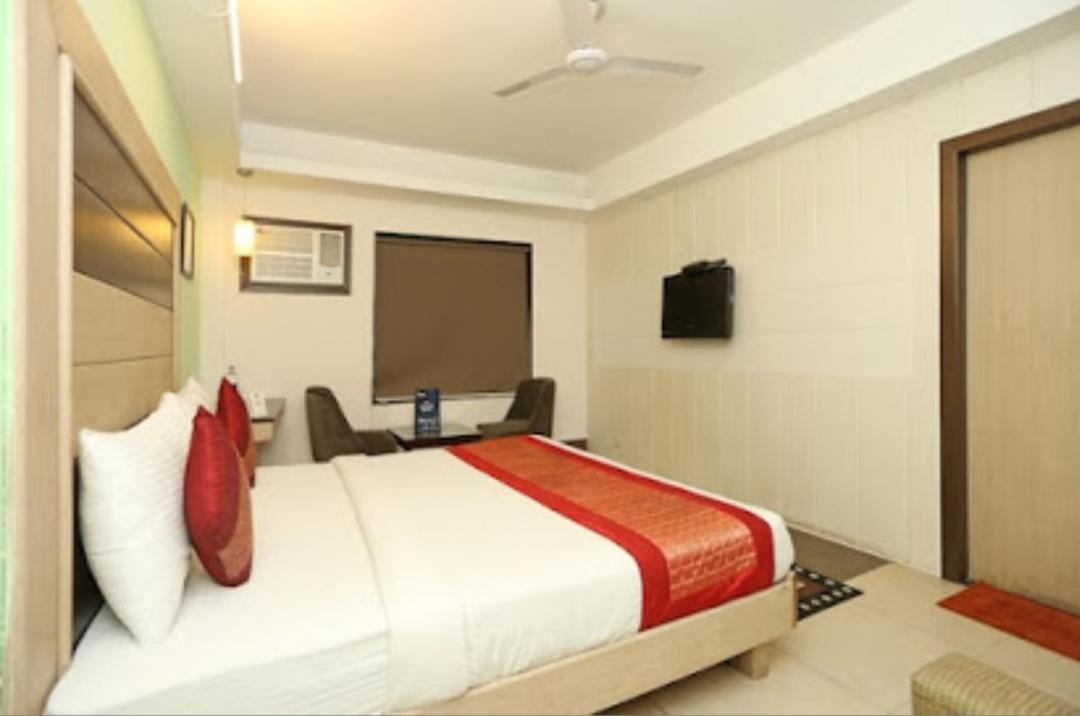 Hotel Pacific Inn Huda City Centre Гургаон Экстерьер фото