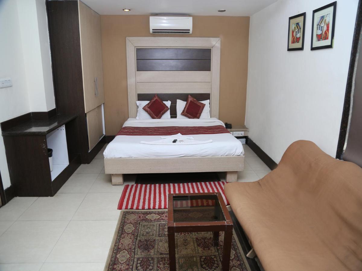Hotel Pacific Inn Huda City Centre Гургаон Экстерьер фото