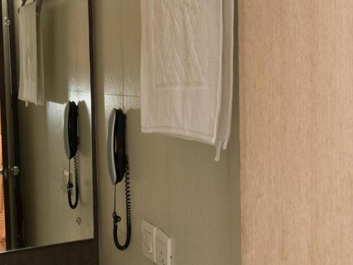 Hotel Pacific Inn Huda City Centre Гургаон Экстерьер фото