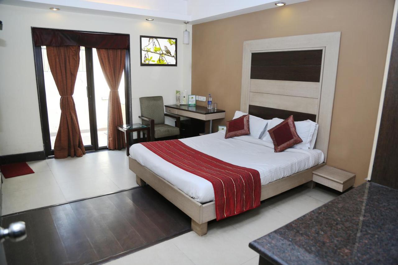 Hotel Pacific Inn Huda City Centre Гургаон Экстерьер фото