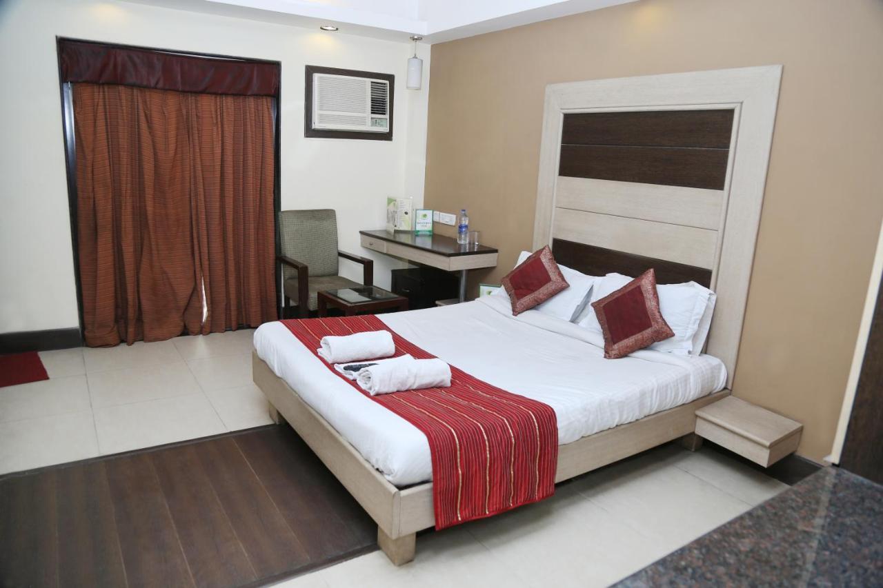 Hotel Pacific Inn Huda City Centre Гургаон Экстерьер фото