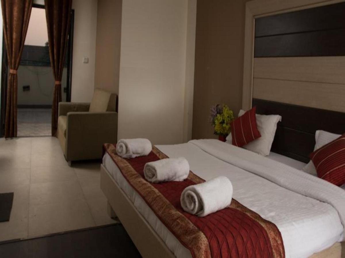 Hotel Pacific Inn Huda City Centre Гургаон Экстерьер фото